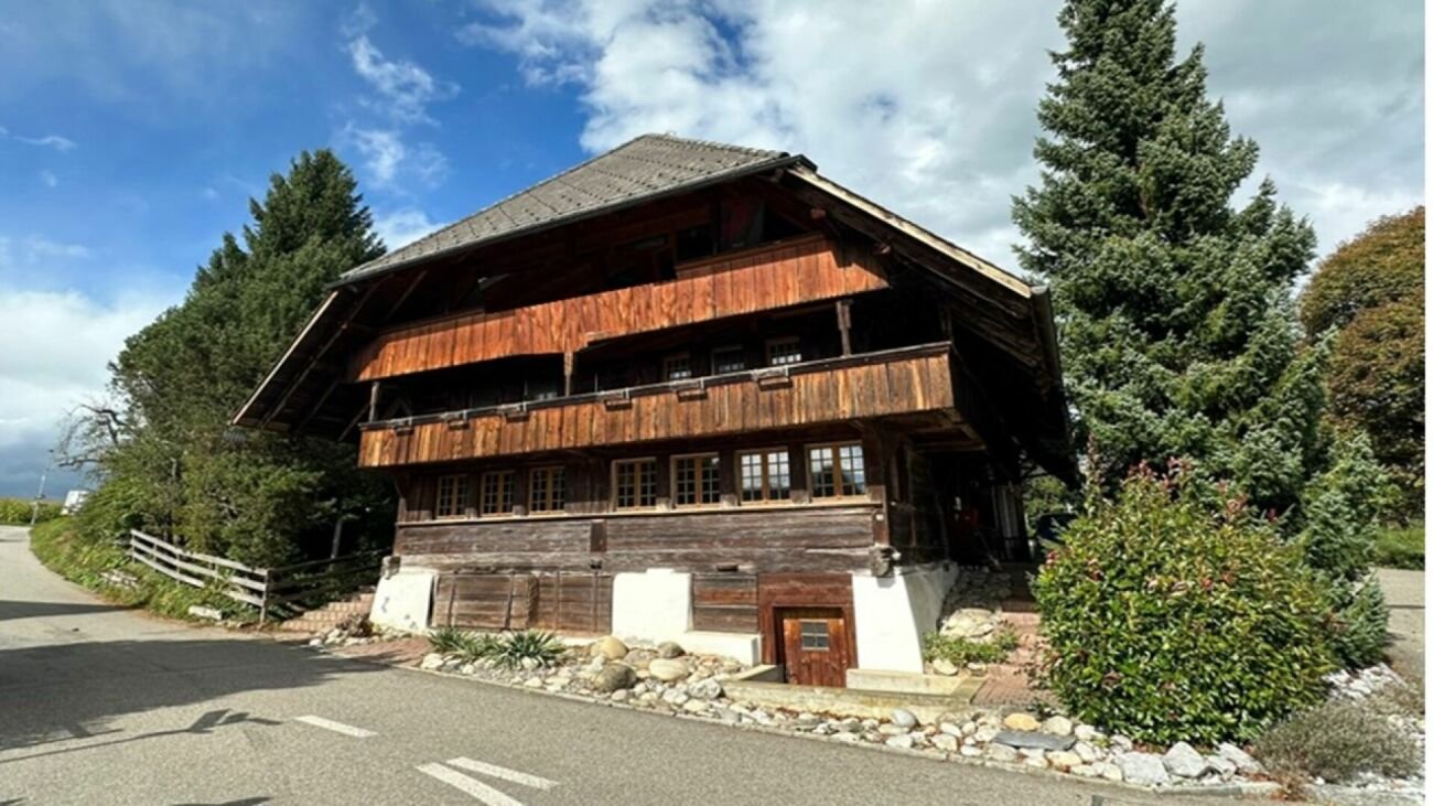 Grosshöchstetten: ausbaubares Wohn- und Geschäftshaus in ehemaligem Bauernhaus  Grosshöchstetten: ausbaubares Wohn- und Geschäftshaus in ehemaligem Bauernhaus