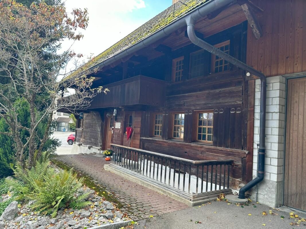 ausbaubares Wohn- und Geschäftshaus in ehemaligem Bauernhaus