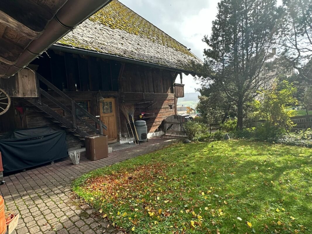ausbaubares Wohn- und Geschäftshaus in ehemaligem Bauernhaus