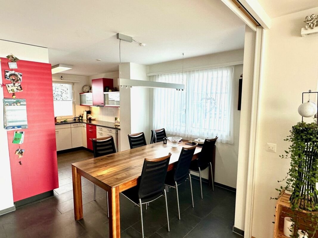 Sonniges und modernes 5.5-Zimmer Doppeleinfamilienhaus in Oberhofen