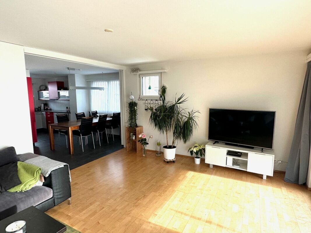 Sonniges und modernes 5.5-Zimmer Doppeleinfamilienhaus in Oberhofen