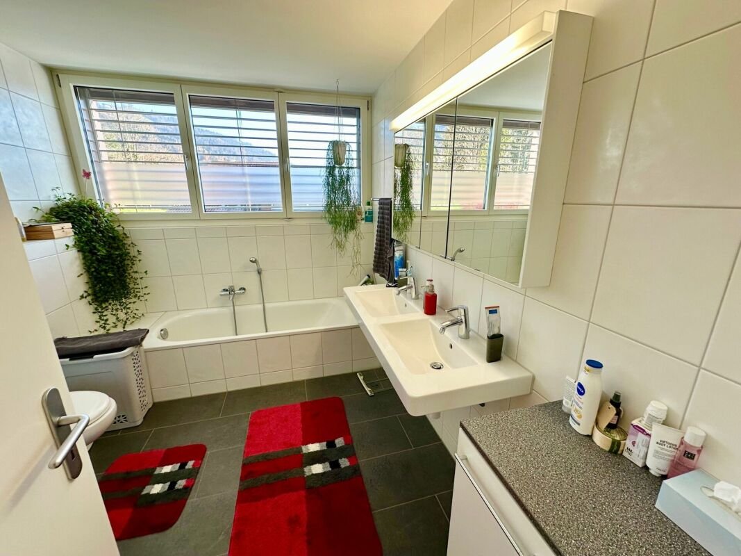 Sonniges und modernes 5.5-Zimmer Doppeleinfamilienhaus in Oberhofen