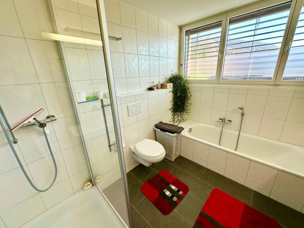 Sonniges und modernes 5.5-Zimmer Doppeleinfamilienhaus in Oberhofen