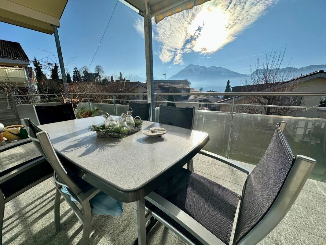 Sonniges und modernes 5.5-Zimmer Doppeleinfamilienhaus in Oberhofen