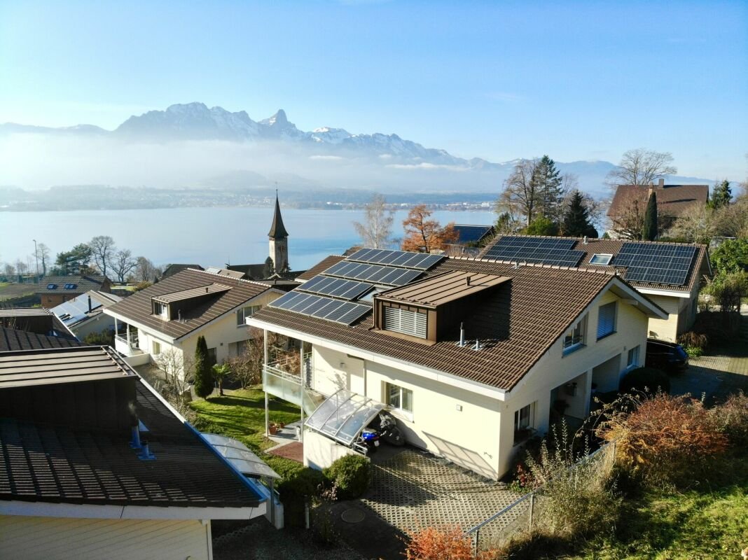 Sonniges und modernes 5.5-Zimmer Doppeleinfamilienhaus in Oberhofen