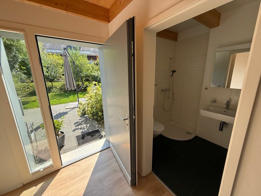 Modernes Generationenhaus mit einer 5.5-Zimmerwohnungen und einer 2.5-Zimmerwohnung