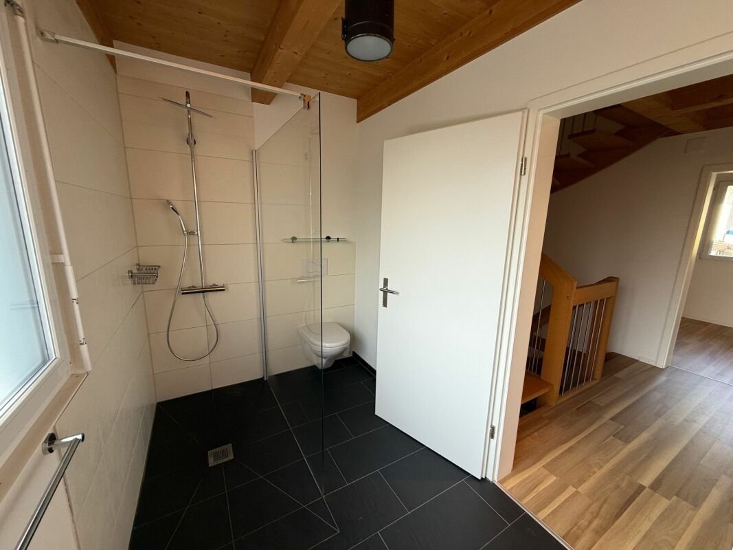 Modernes Generationenhaus mit einer 5.5-Zimmerwohnungen und einer 2.5-Zimmerwohnung