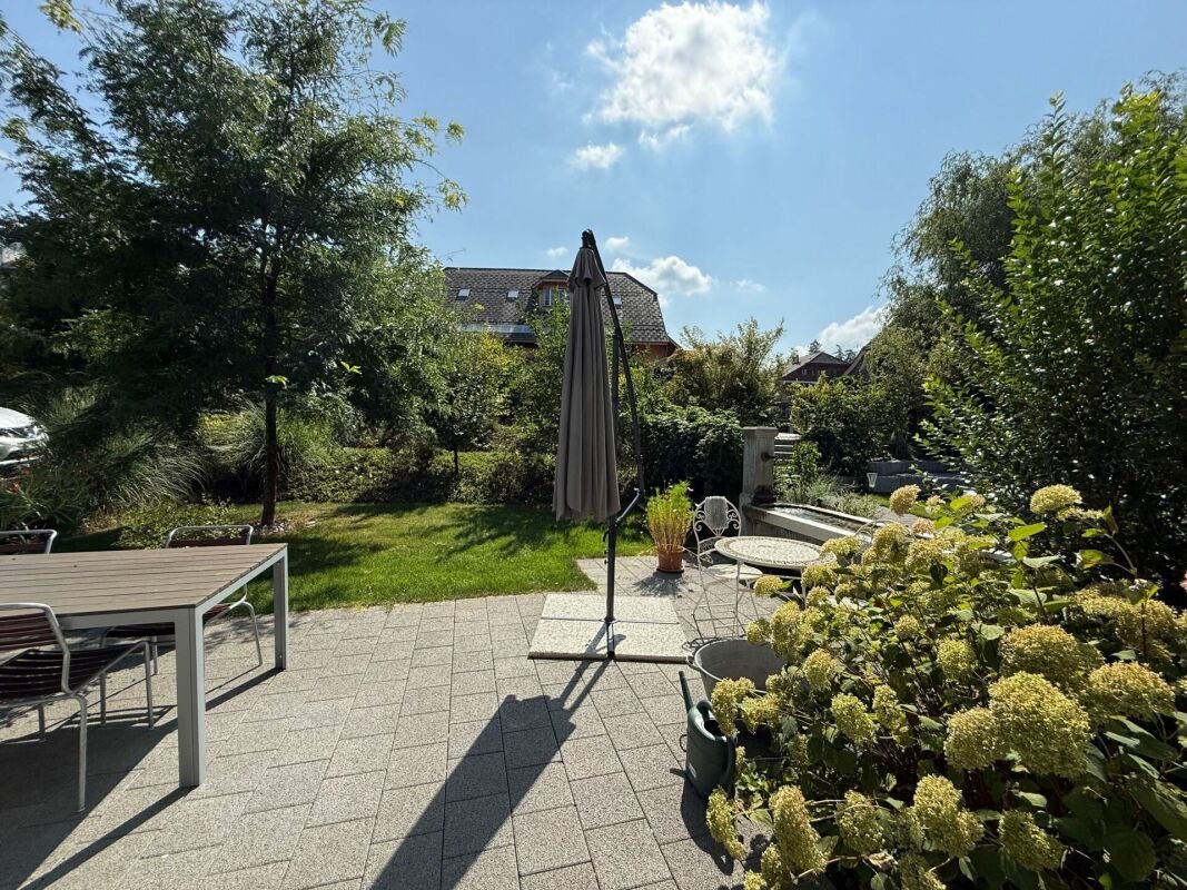 Modernes Generationenhaus mit einer 5.5-Zimmerwohnungen und einer 2.5-Zimmerwohnung