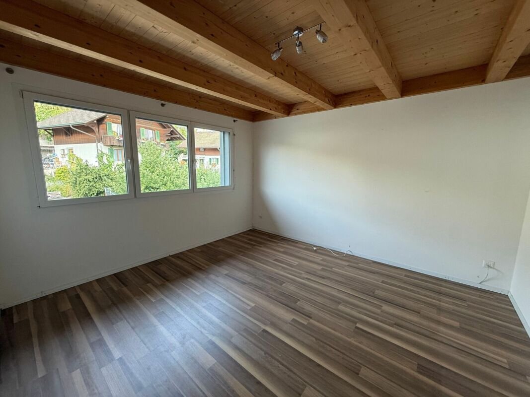 Modernes Generationenhaus mit einer 5.5-Zimmerwohnungen und einer 2.5-Zimmerwohnung