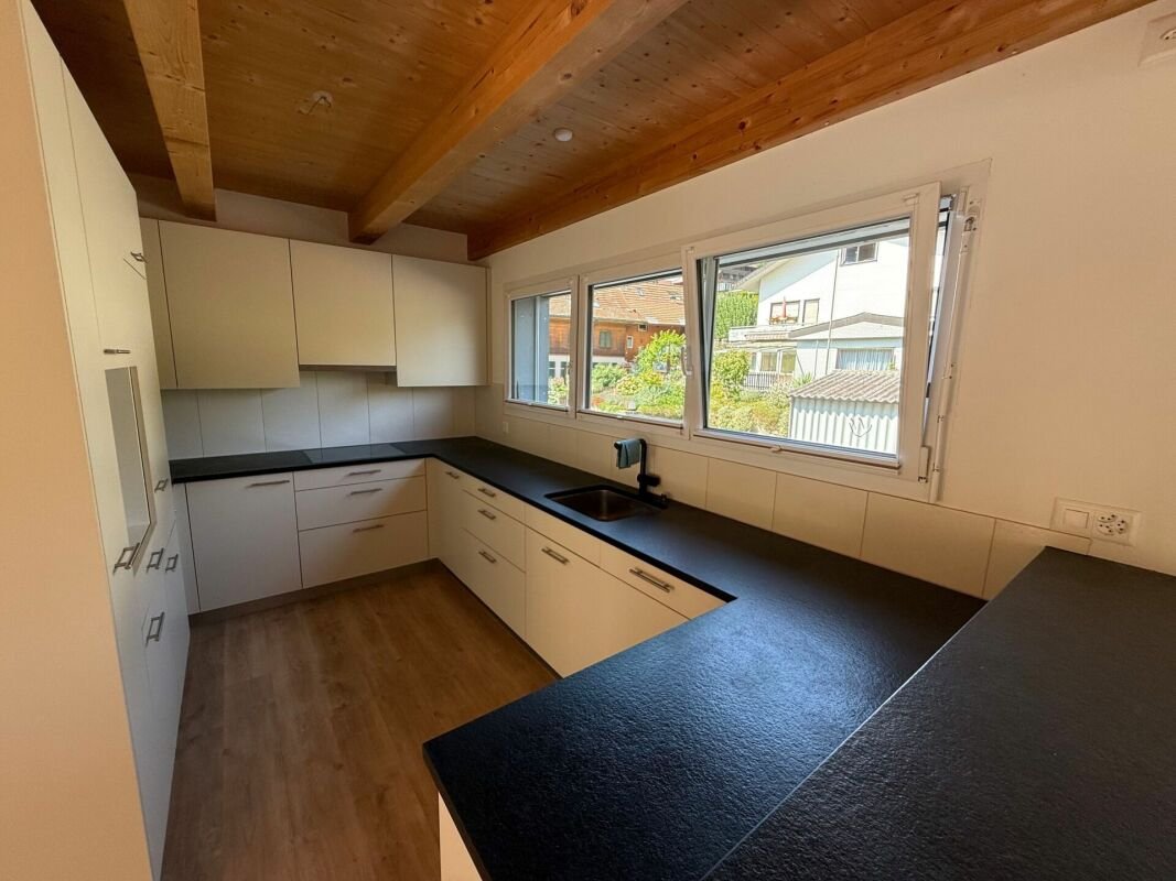 Modernes Generationenhaus mit einer 5.5-Zimmerwohnungen und einer 2.5-Zimmerwohnung