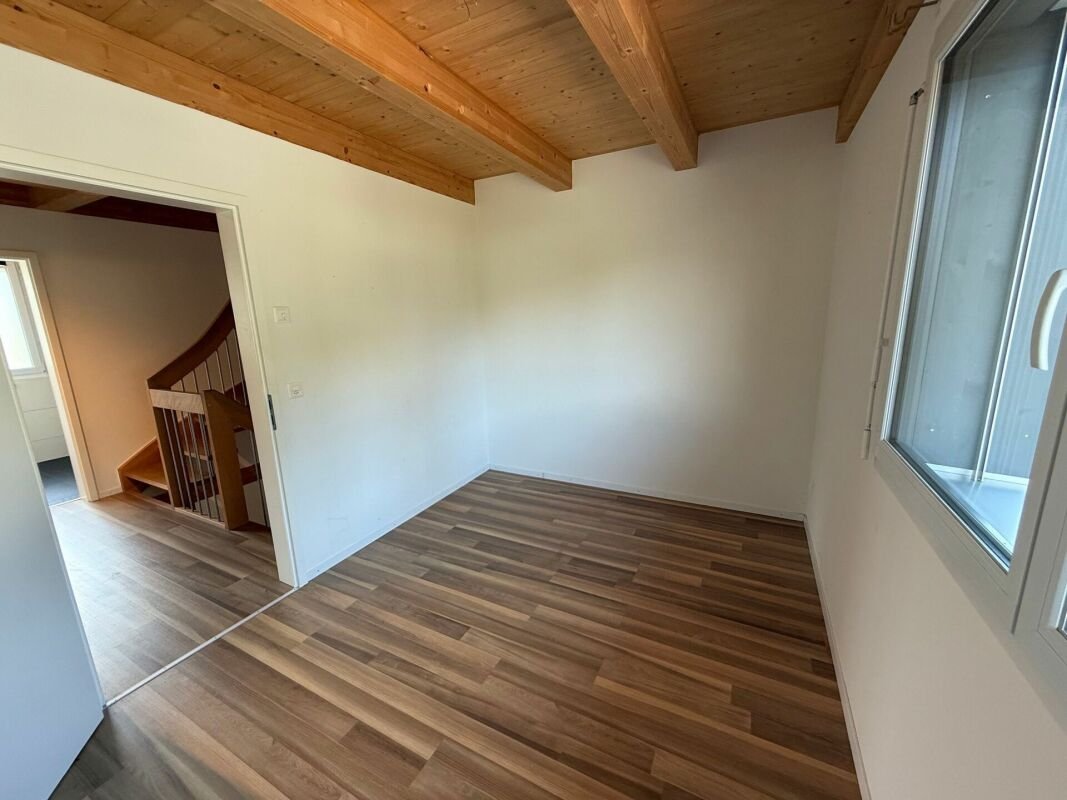 Modernes Generationenhaus mit einer 5.5-Zimmerwohnungen und einer 2.5-Zimmerwohnung