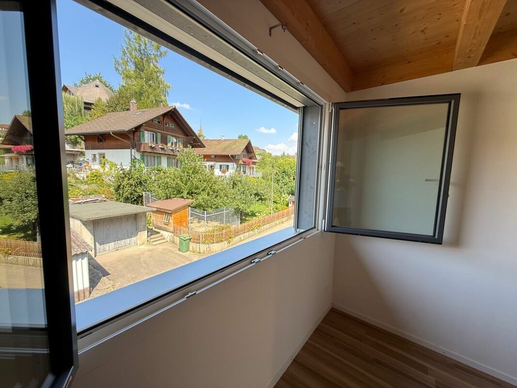 Modernes Generationenhaus mit einer 5.5-Zimmerwohnungen und einer 2.5-Zimmerwohnung